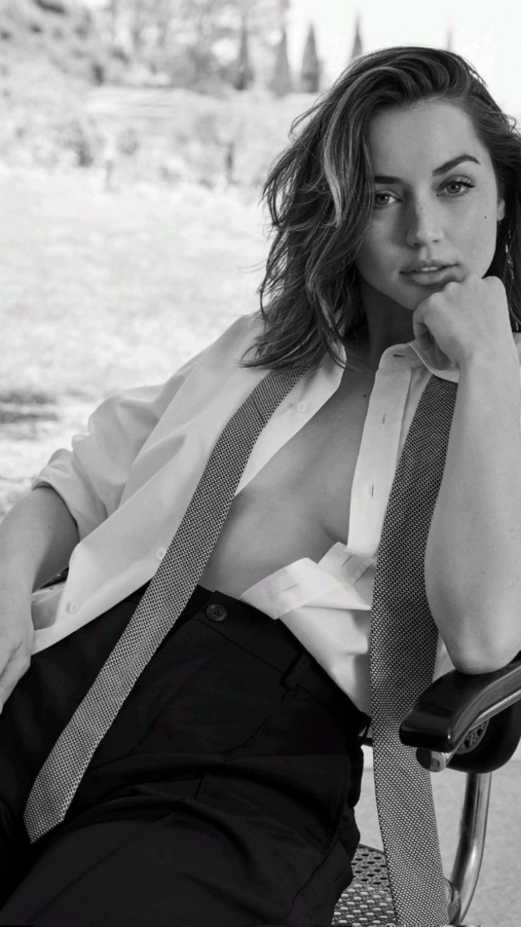Ana De Armas's Sexy Cleavage Photos of 2024